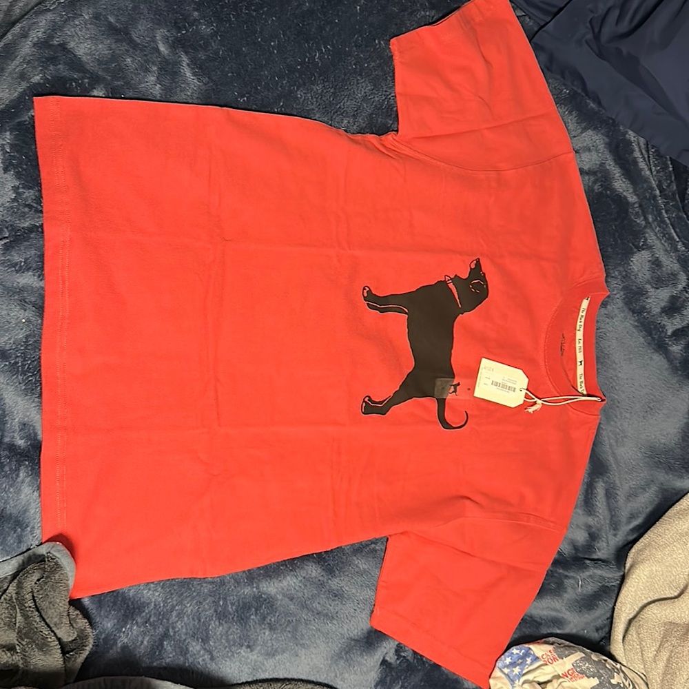 Black dog 2022 T-Shirt Size small